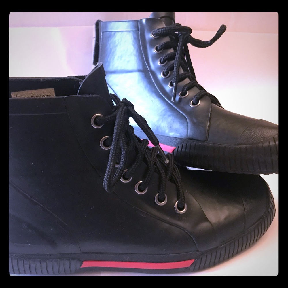 Boys Rubber Rain Boot Sz 5